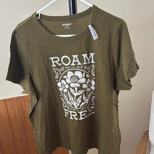 Old Navy Forest Green 'Roam Free' Tee